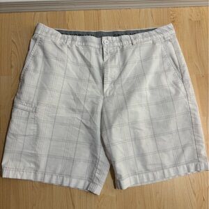 Tasso Elba Light Gray Plaid Cargo Shorts